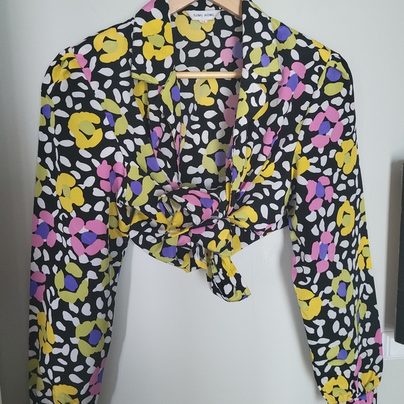 Vintage Tops - Gorgeous Vintage Floral Blouse by Sing Hing